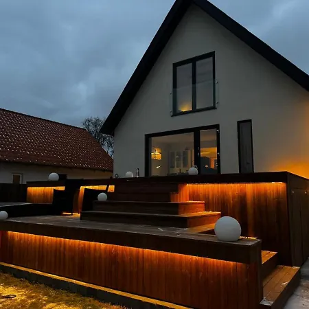 Luxurious House By The Water *